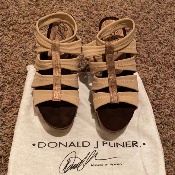 Donald J Pliner sandals - Picture 1 of 2